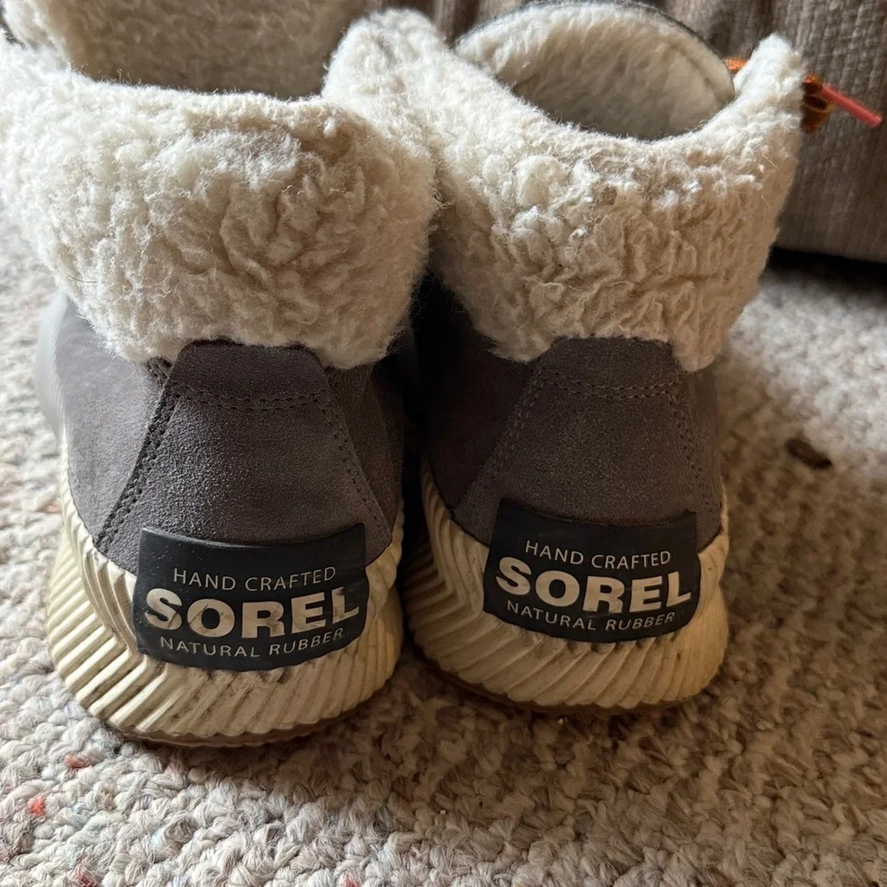 Sorel Out N About III Conquest Waterproof Boots With Faux Shearing Cuff- Size 10